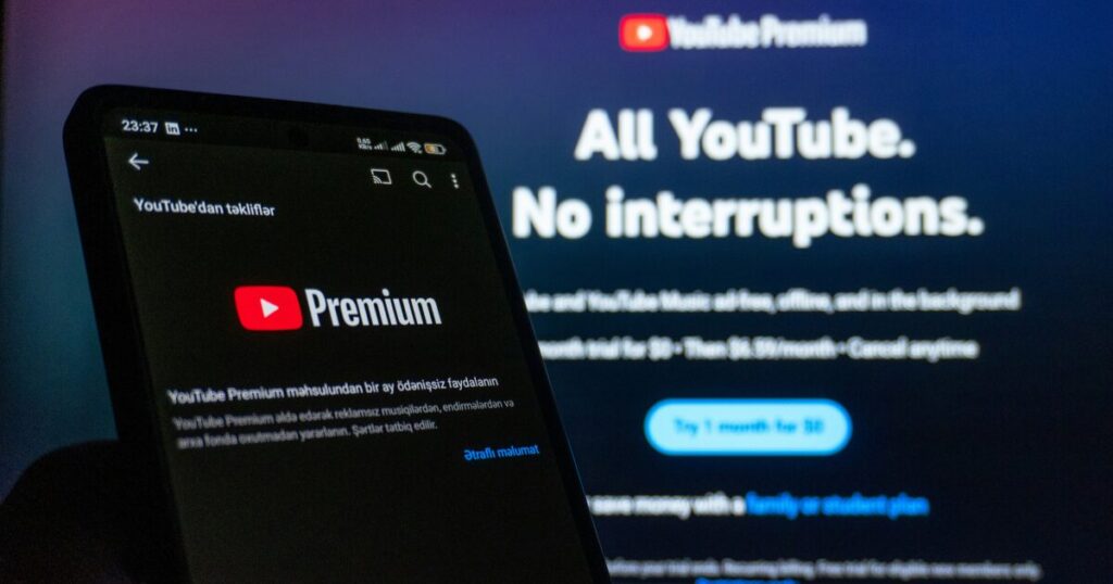 スマートフォンに表示されたYouTubeのアイコン