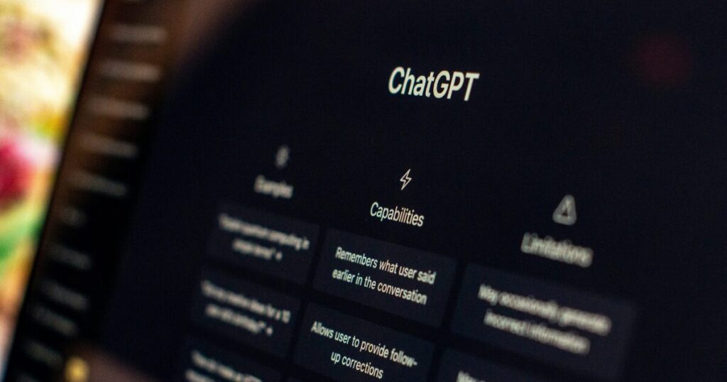 パソコンの画面に表示されたChatGPTの画面